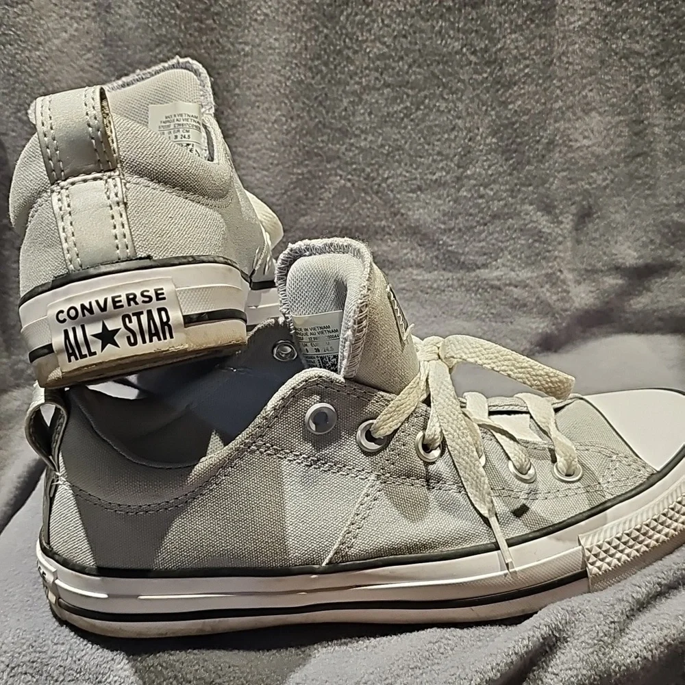 Converse light gray sneakers  size 8 - Picture 3 of 8